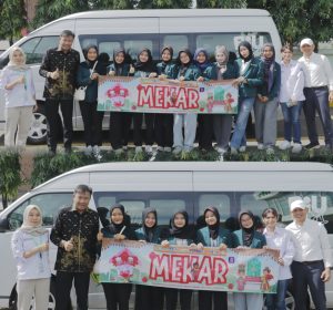 Foto Tim MEKAR dan NusaScents bersama Ketua Yayasan, Rektorat dan Dekanat Kampus Bina Insani