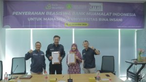 Dokumentasi Penyerahan Beasiswa Bank Muamalat Indonesia Untuk Mahasiswa Universitas Bina Insani